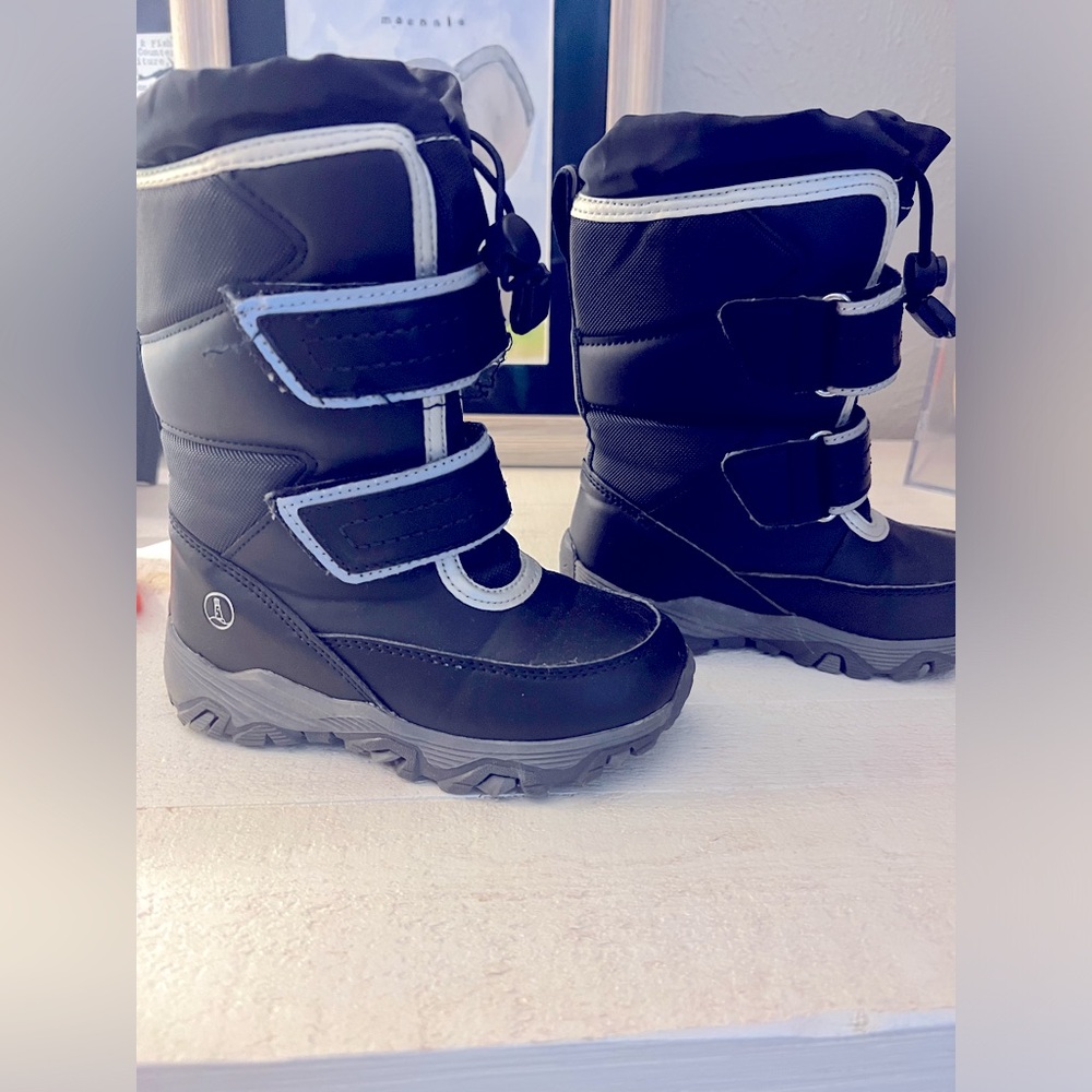 Navy blue LANDS END toddler snow boots